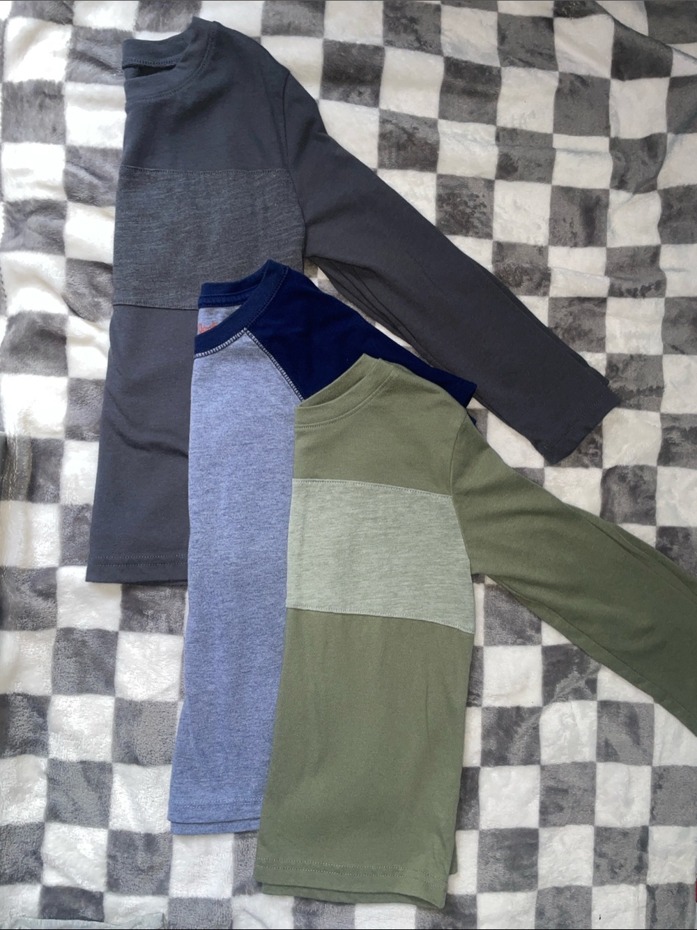 2 Kids Long-Sleeve Colorblock Tee - Gray, Blue & Olive 1 short sleeve tee size 5